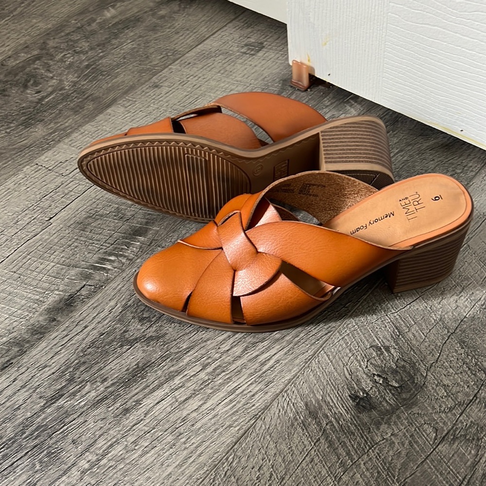 Size 6 TIME AND TRU mules